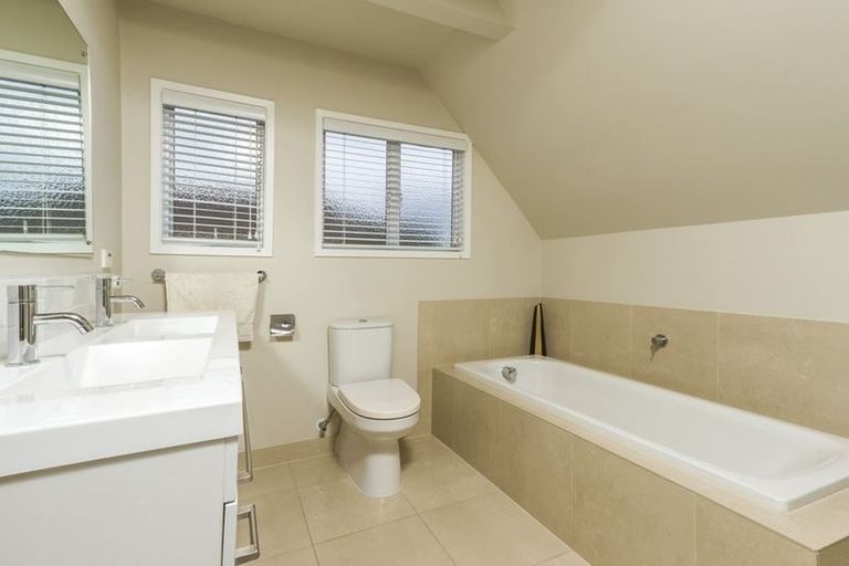 Photo of property in 38 Catalina Crescent, Forrest Hill, Auckland, 0620
