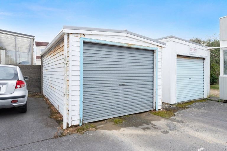 Photo of property in 5/139 Queens Drive, Lyall Bay, Wellington, 6022