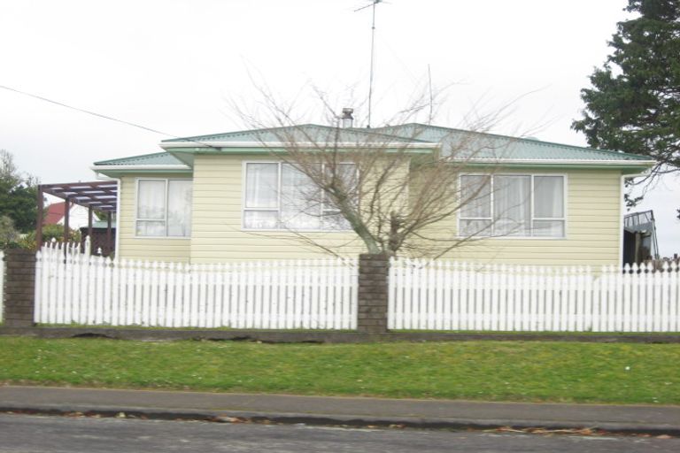 Photo of property in 7 Old South Road, Okato, 4335