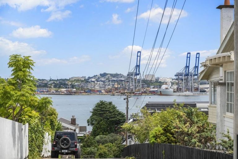 Photo of property in 2/27 Calliope Road, Devonport, Auckland, 0624