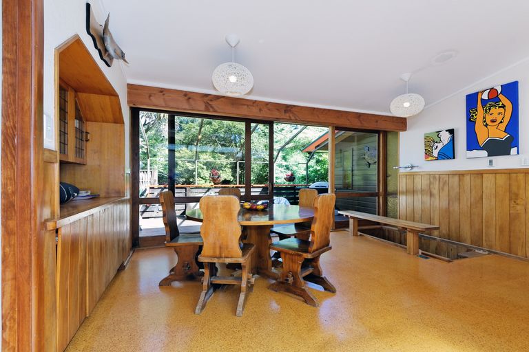 Photo of property in 12 Taraire Road, Titirangi, Auckland, 0604