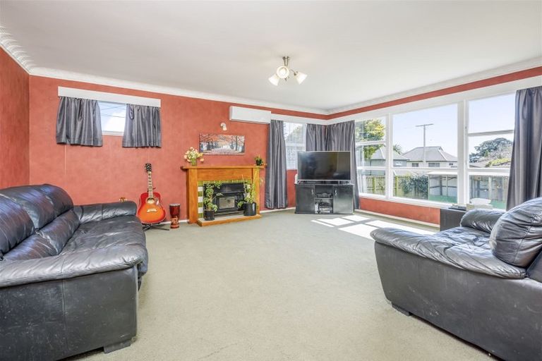 Photo of property in 35 Youngs Road, Papakura, 2110