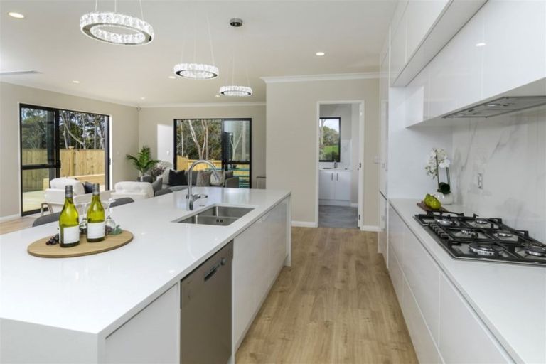 Photo of property in 48 Mettam Drive, Swanson, Auckland, 0614