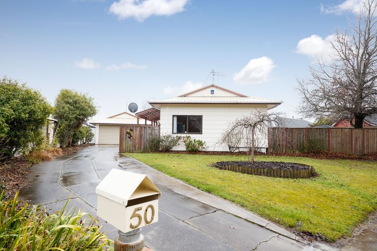 Photo of property in 50 Suzanne Grove, Kelvin Grove, Palmerston North, 4414