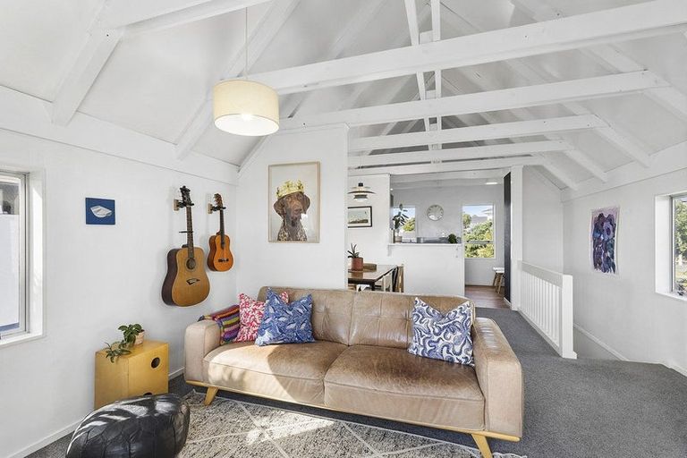 Photo of property in 77 Kaikoura Street, Maupuia, Wellington, 6022