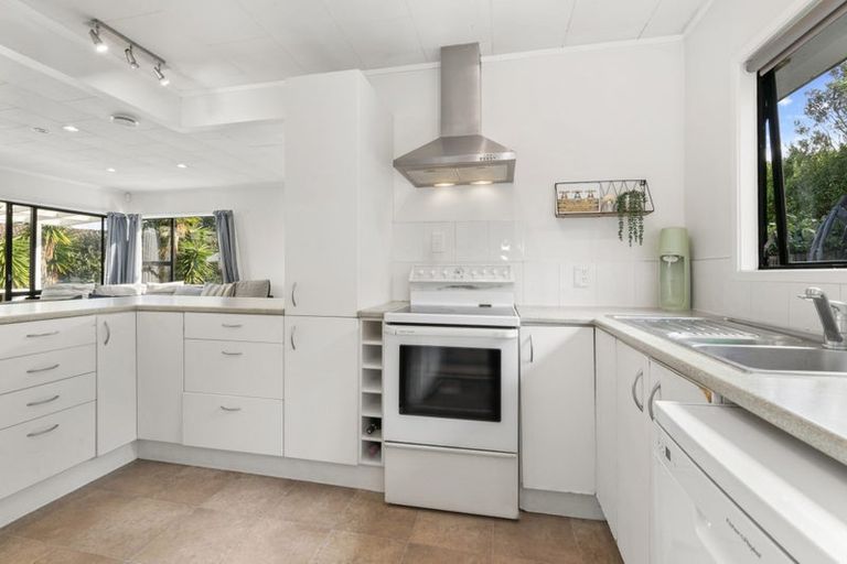 Photo of property in 81 Santiago Crescent, Unsworth Heights, Auckland, 0632