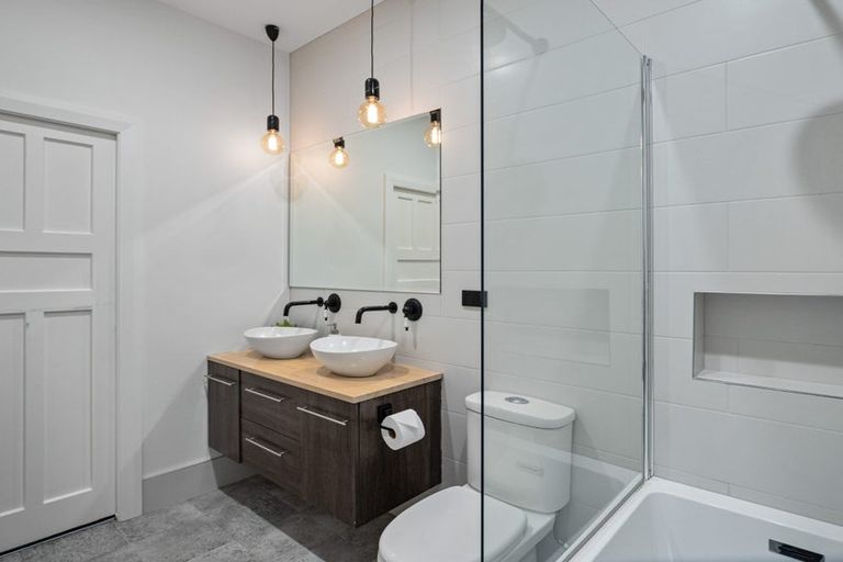 Photo of property in 44 Coopers Road, Dallington, Christchurch, 8061