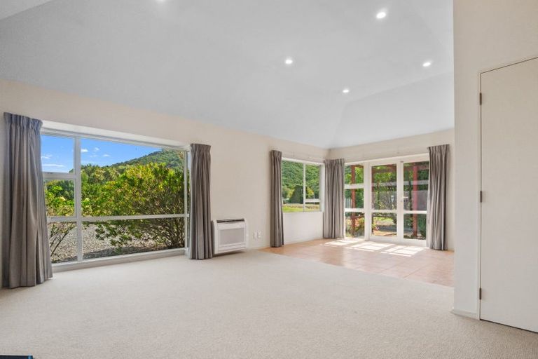 Photo of property in 9 Captains Close, Waikawa, Picton, 7220