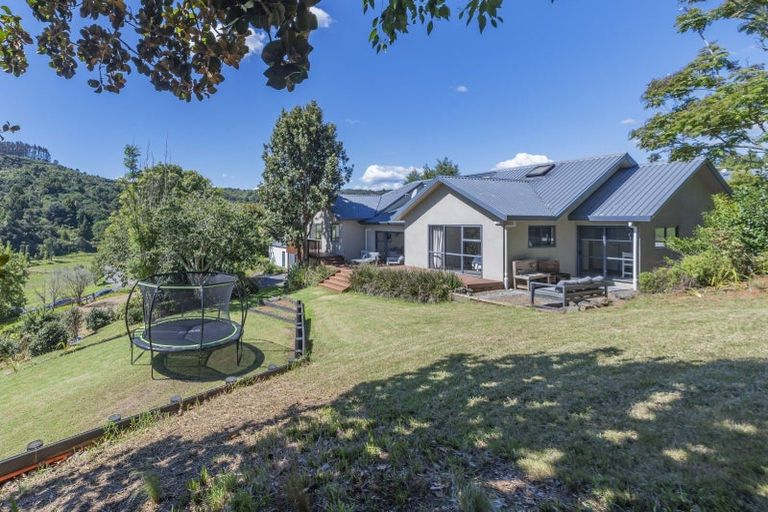 Photo of property in 248 Kauri View Road, Opaheke, Papakura, 2584
