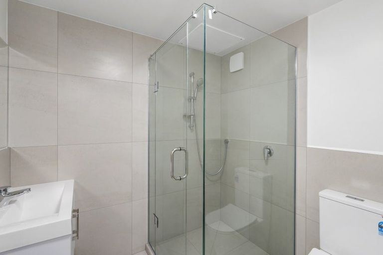 Photo of property in 1/4045f Great North Road, Glen Eden, Auckland, 0602