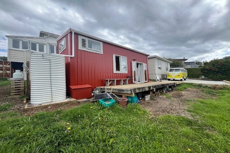 Photo of property in 51 Onewa Road, Northcote, Auckland, 0627