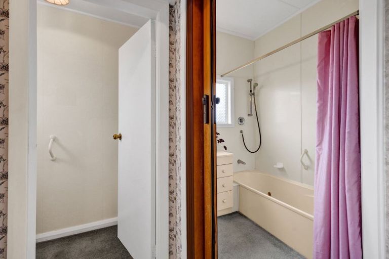 Photo of property in 81 Omata Road, Marfell, New Plymouth, 4310