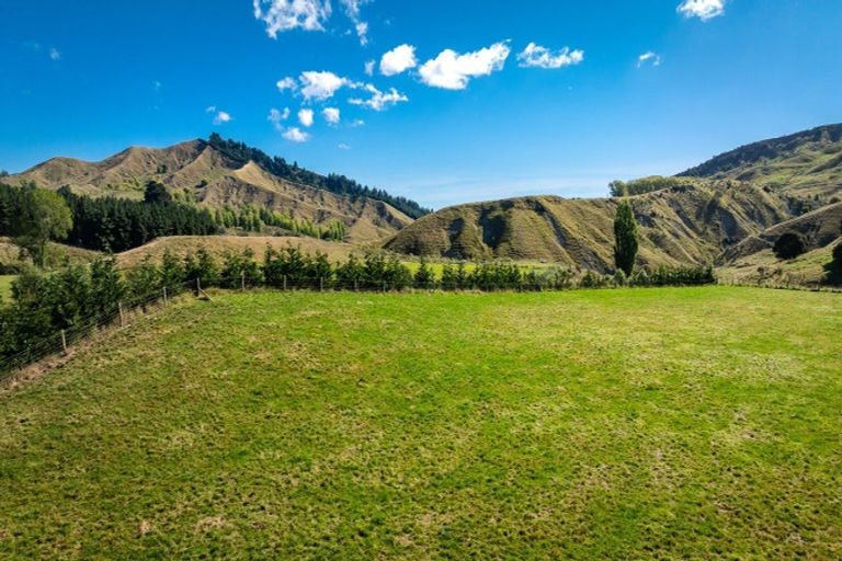 Photo of property in 2106b Kahuranaki Road, Elsthorpe, 4295