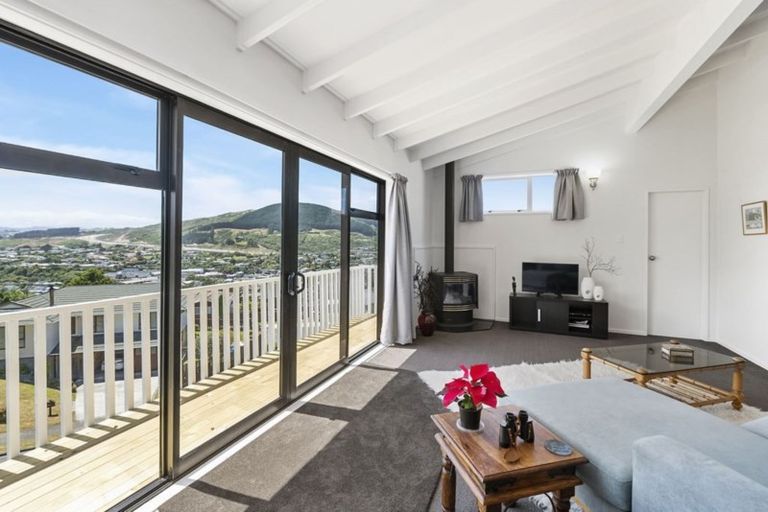 Photo of property in 5 Saint Aidans Way, Tawa, Wellington, 5028
