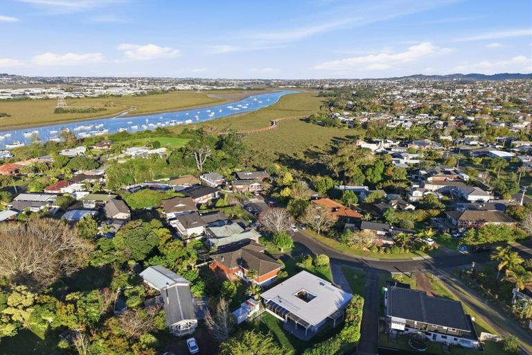 Photo of property in 16 Highlight Parade, Te Atatu South, Auckland, 0610