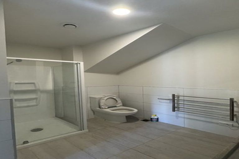 Photo of property in 21 Wharetana Crescent, New Lynn, Auckland, 0600