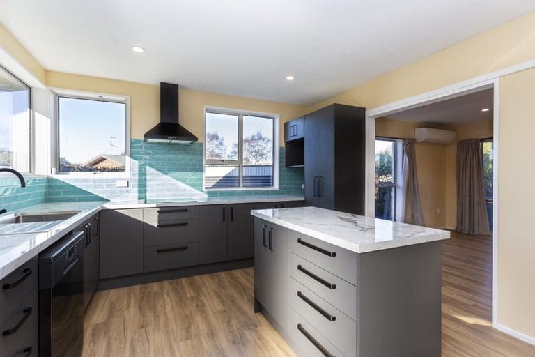 Photo of property in 1/6a Chipping Lane, Redwood, Christchurch, 8051