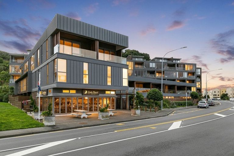 Photo of property in Patent 326 Apartments, 209s/326 Evans Bay Parade, Hataitai, Wellington, 6021