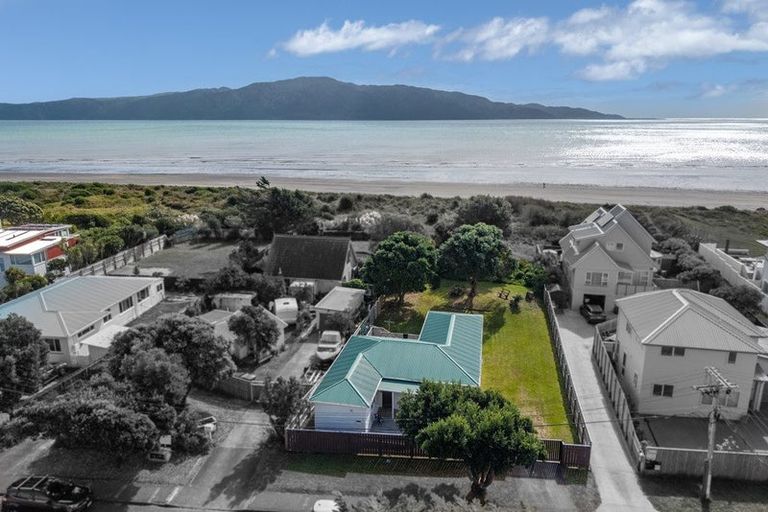 Photo of property in 147 Manly Street, Paraparaumu Beach, Paraparaumu, 5032