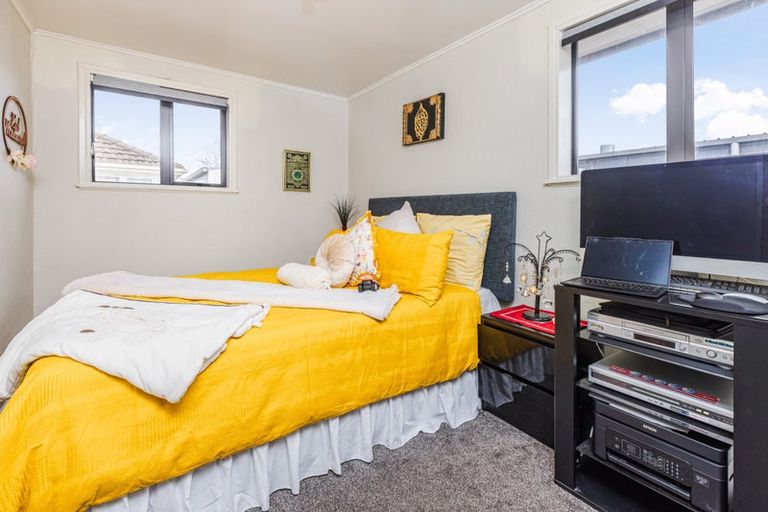 Photo of property in 2/7 Manuia Road, Takanini, 2112