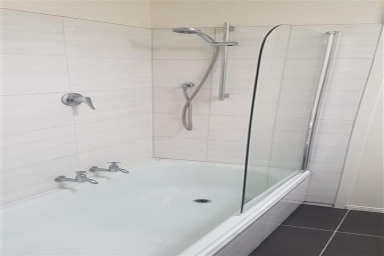 Photo of property in 1/66 Beach Road, Pahurehure, Papakura, 2113