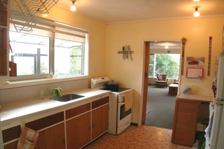 Photo of property in 44 Churton Drive, Churton Park, Wellington, 6037