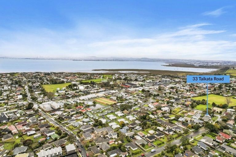 Photo of property in 33 Taikata Road, Te Atatu Peninsula, Auckland, 0610