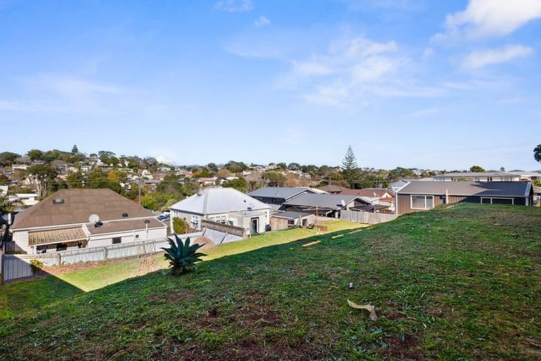 Photo of property in 94 Young Street, New Plymouth, 4310