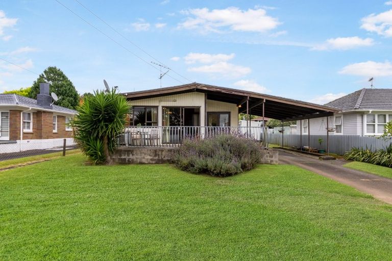 Photo of property in 114 Coronation Road, Mangere Bridge, Auckland, 2022