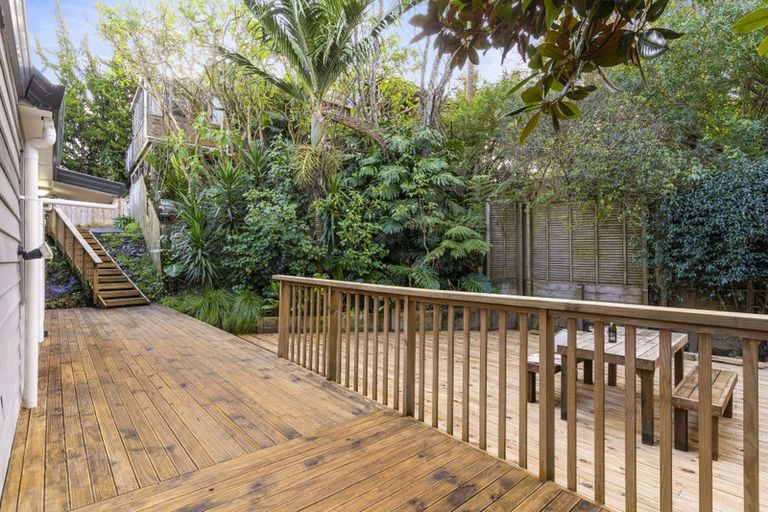 Photo of property in 3/244 Onewa Road, Birkenhead, Auckland, 0626