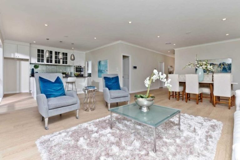 Photo of property in 30 Para Close, Fairview Heights, Auckland, 0632