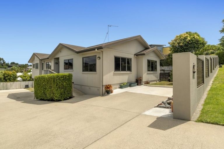 Photo of property in 52 Inverness Drive, Pyes Pa, Tauranga, 3112