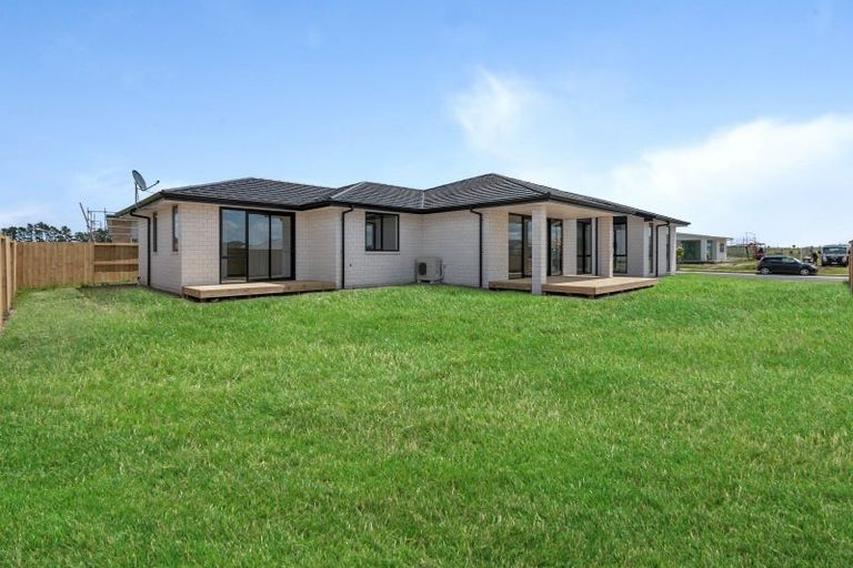 Photo of property in 3 Taurangawaka Road, One Tree Point, 0118