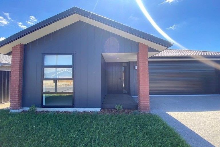 Photo of property in 12 Pioneer Crescent, Omokoroa, 3114