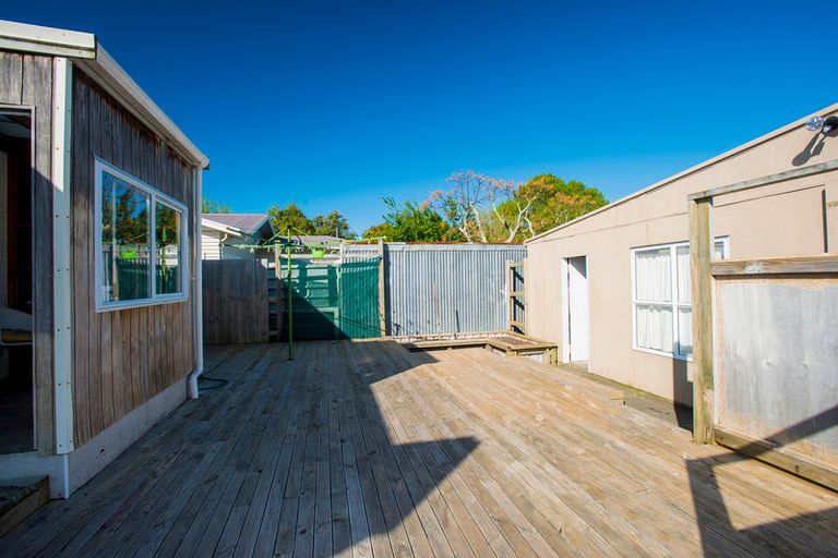 Photo of property in 16 De Lautour Road, Kaiti, Gisborne, 4010