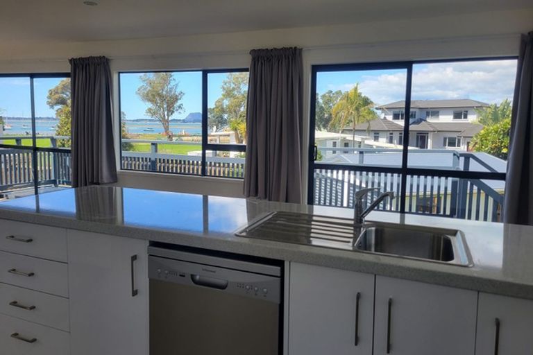 Photo of property in 14 Harbour View Road, Omokoroa, 3114