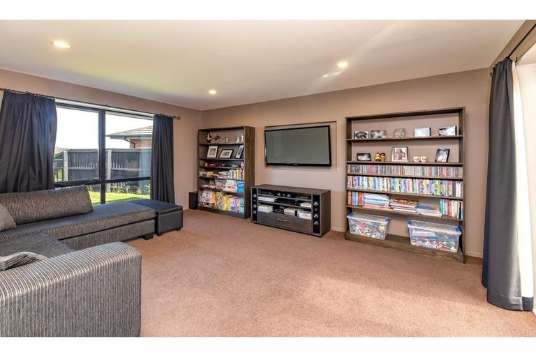 Photo of property in 42 Acacia Avenue, Rangiora, 7400