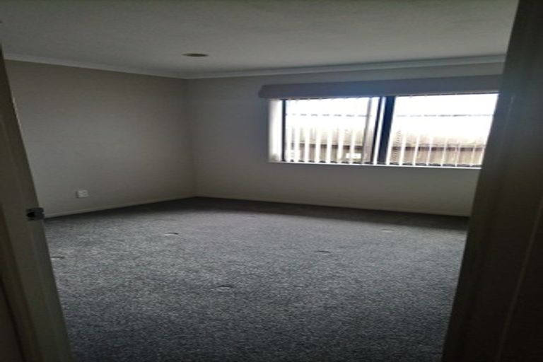 Photo of property in 8 Carisbrook Crescent, Papakura, 2110