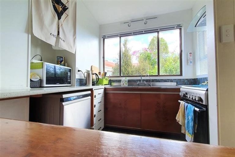 Photo of property in 82 Colwill Road, Massey, Auckland, 0614