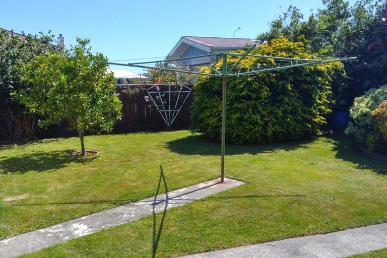Photo of property in 9 Riversdale Drive, Merrilands, New Plymouth, 4312