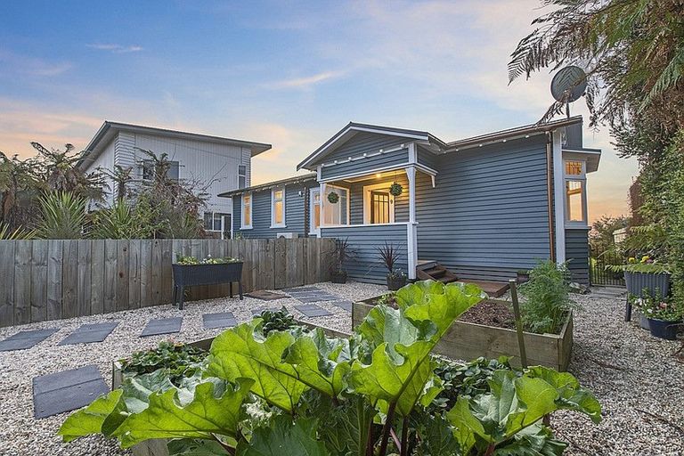 Photo of property in 9 Willow Avenue, Hannahs Bay, Rotorua, 3010