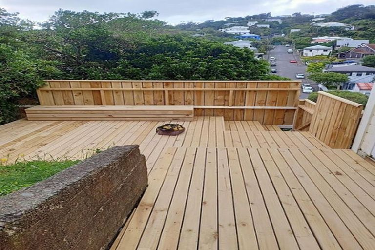 Photo of property in 2 Kopiko Way, Brooklyn, Wellington, 6021