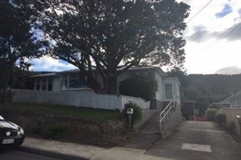 Photo of property in 26 Hampton Hill Road, Tawa, Wellington, 5028