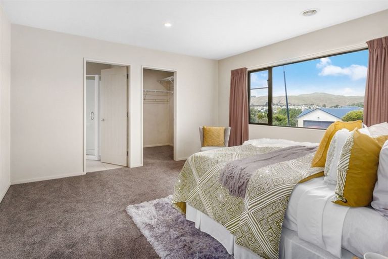 Photo of property in 7 Kaweka Close, Aotea, Porirua, 5024