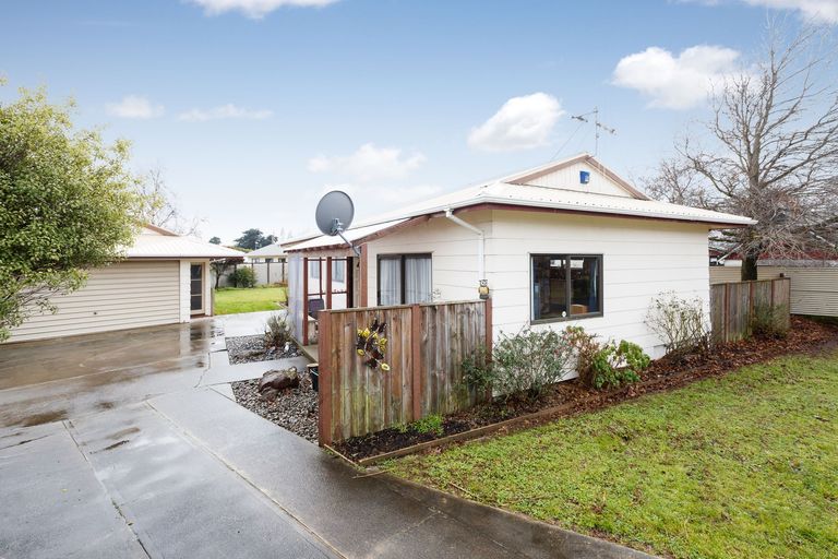 Photo of property in 50 Suzanne Grove, Kelvin Grove, Palmerston North, 4414