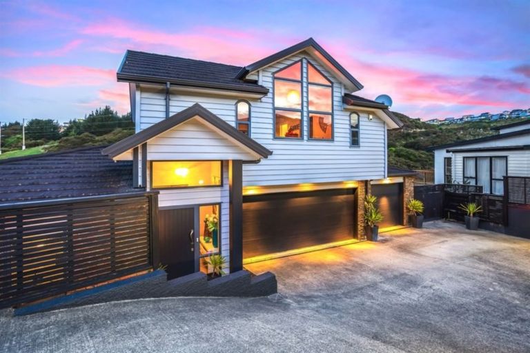 Photo of property in 13 Endeavour Drive, Whitby, Porirua, 5024