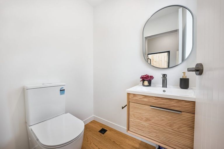 Photo of property in 23a Caribbean Drive, Unsworth Heights, Auckland, 0632