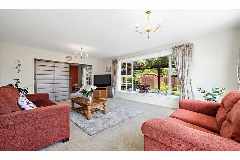 Photo of property in 2/203 Main North Road, Redwood, Christchurch, 8051