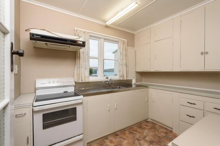 Photo of property in 42 Moana Road, Plimmerton, Porirua, 5026