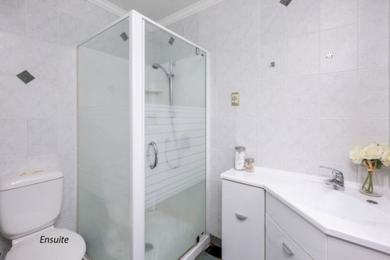 Photo of property in 4 Vista Crescent, Maoribank, Upper Hutt, 5018